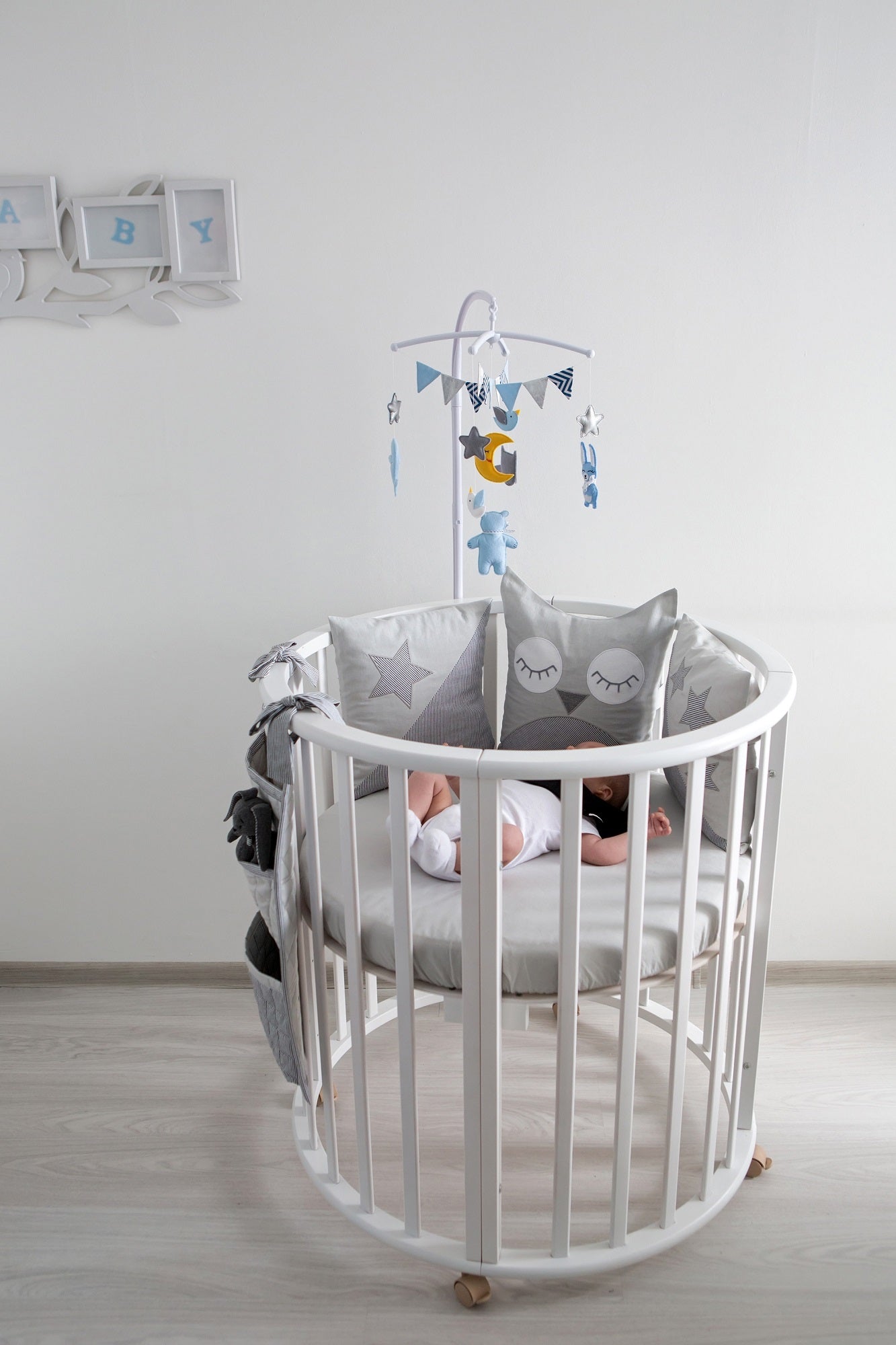 cubby convertible round crib