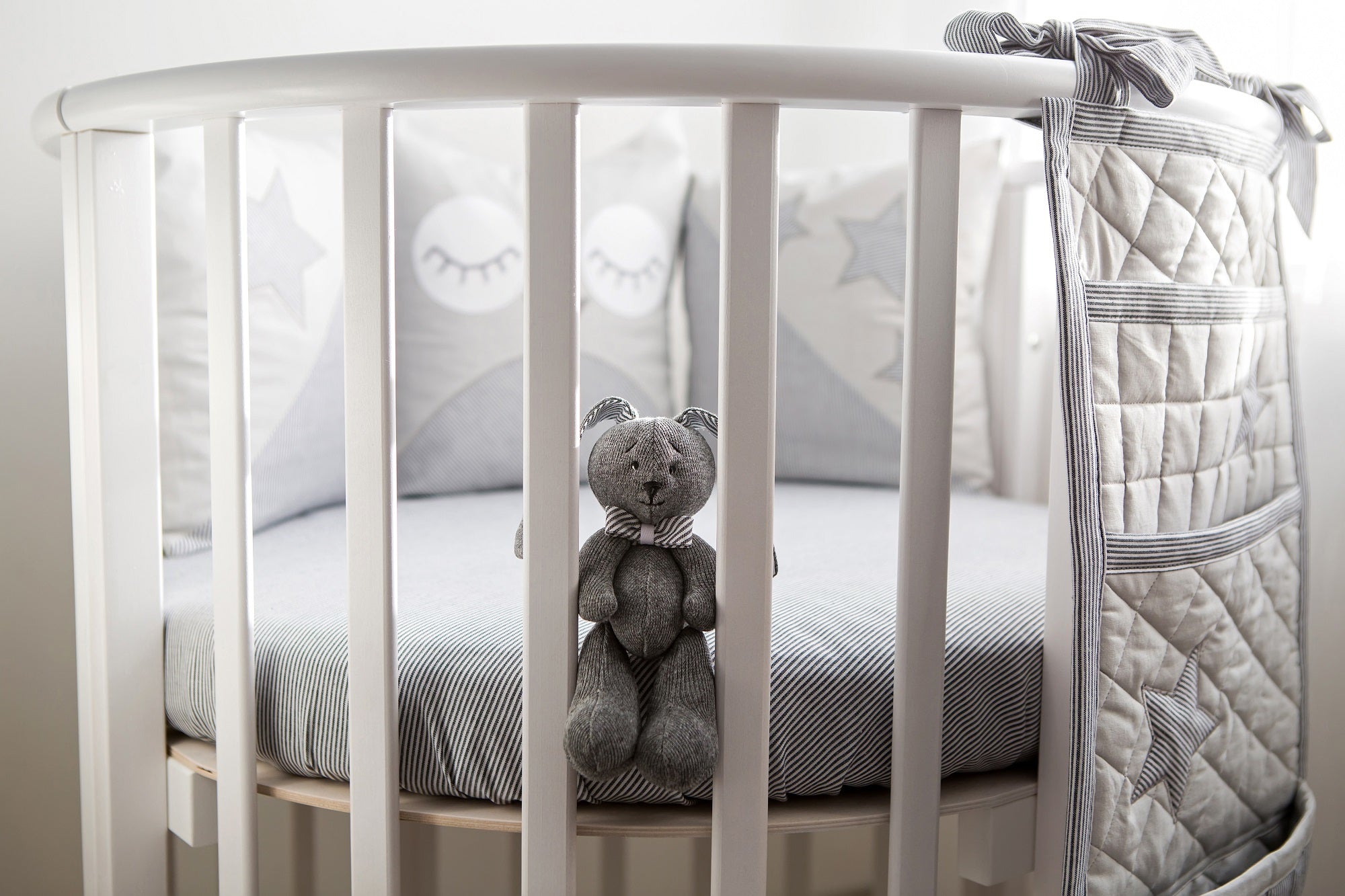 cubby convertible round crib