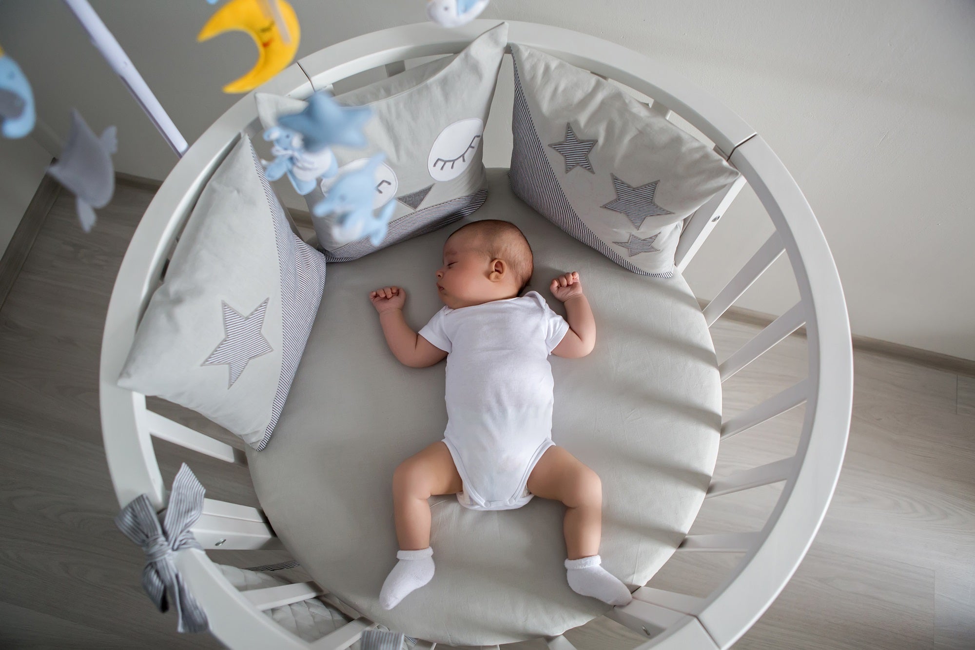 cubby convertible round crib