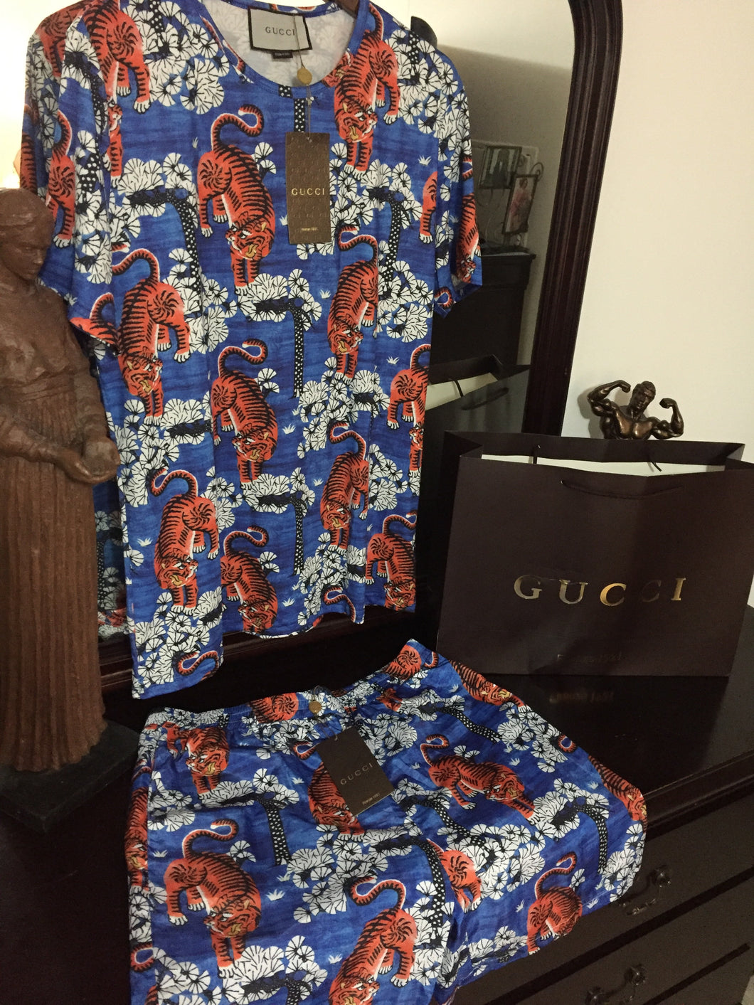 gucci t shirt and shorts