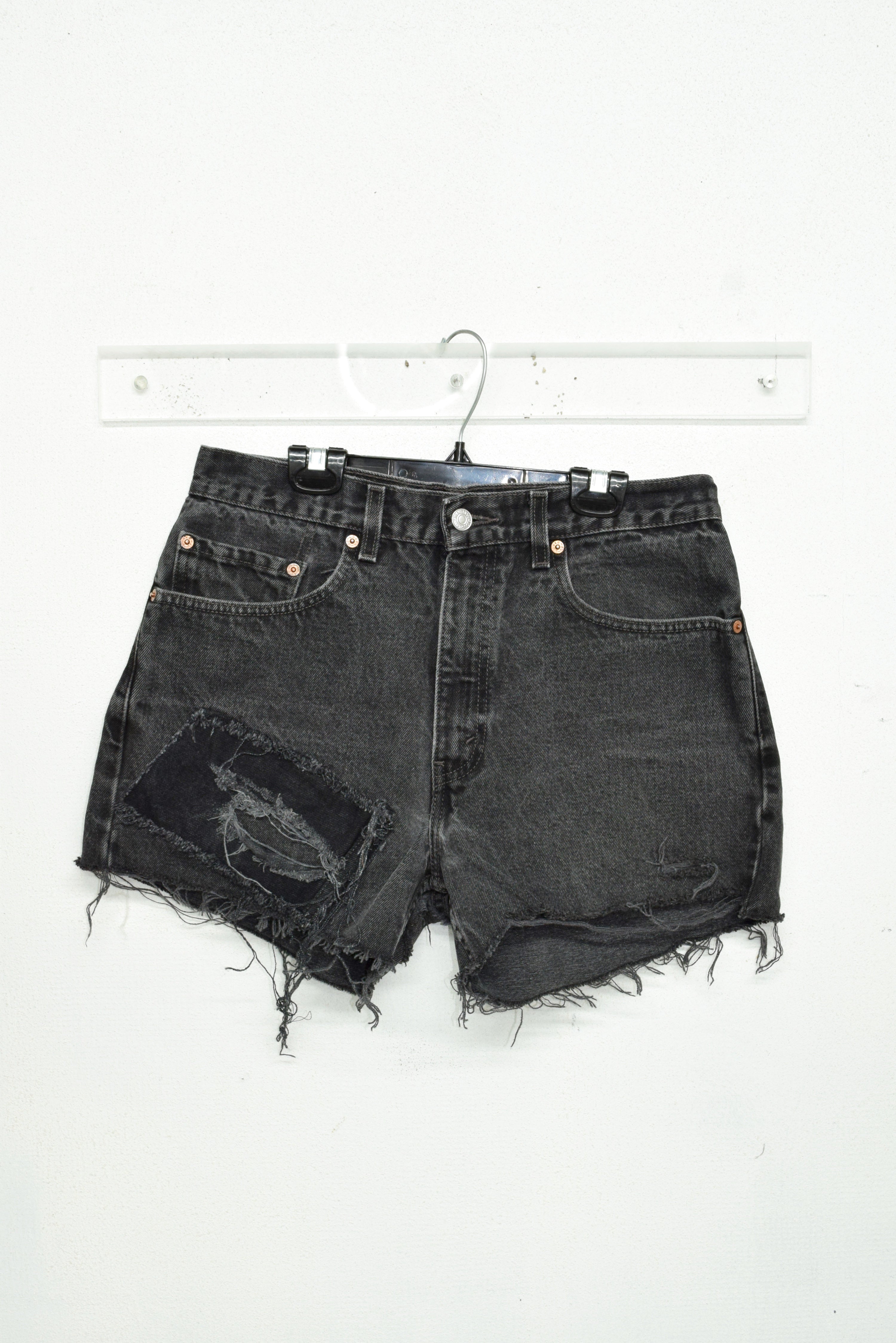 black levi's cutoff shorts