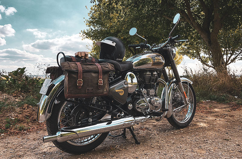 Soft saddlebags on Royal Enfield Classic 500.