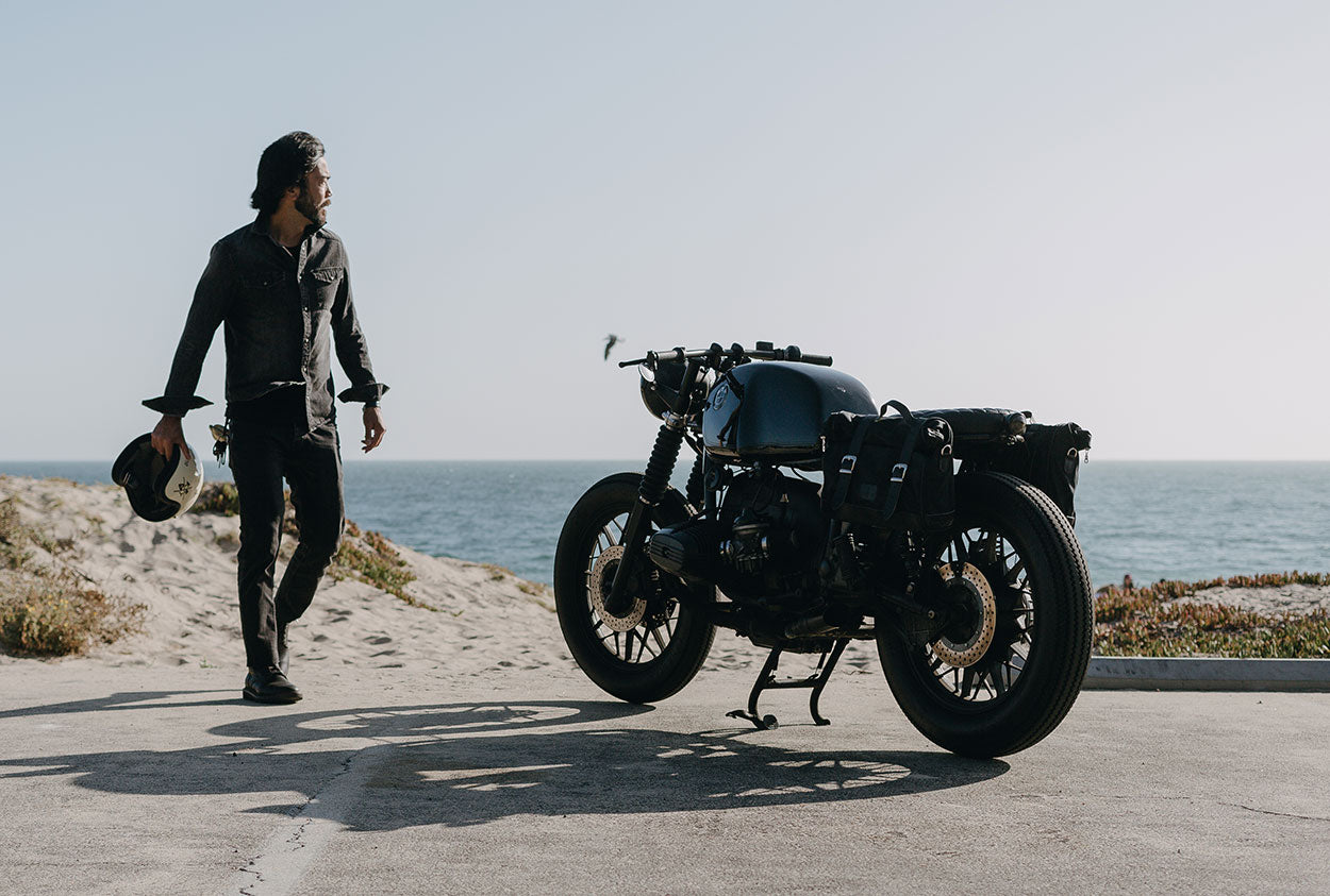 Soft saddlebags on vintage BMWR100.