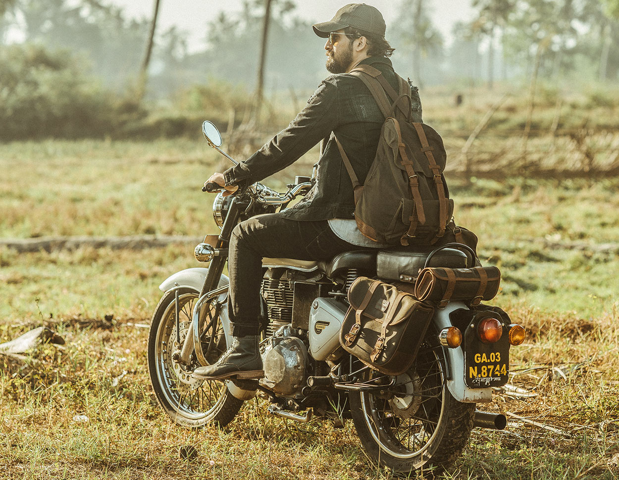 Royal enfield 350 with saddlebag.