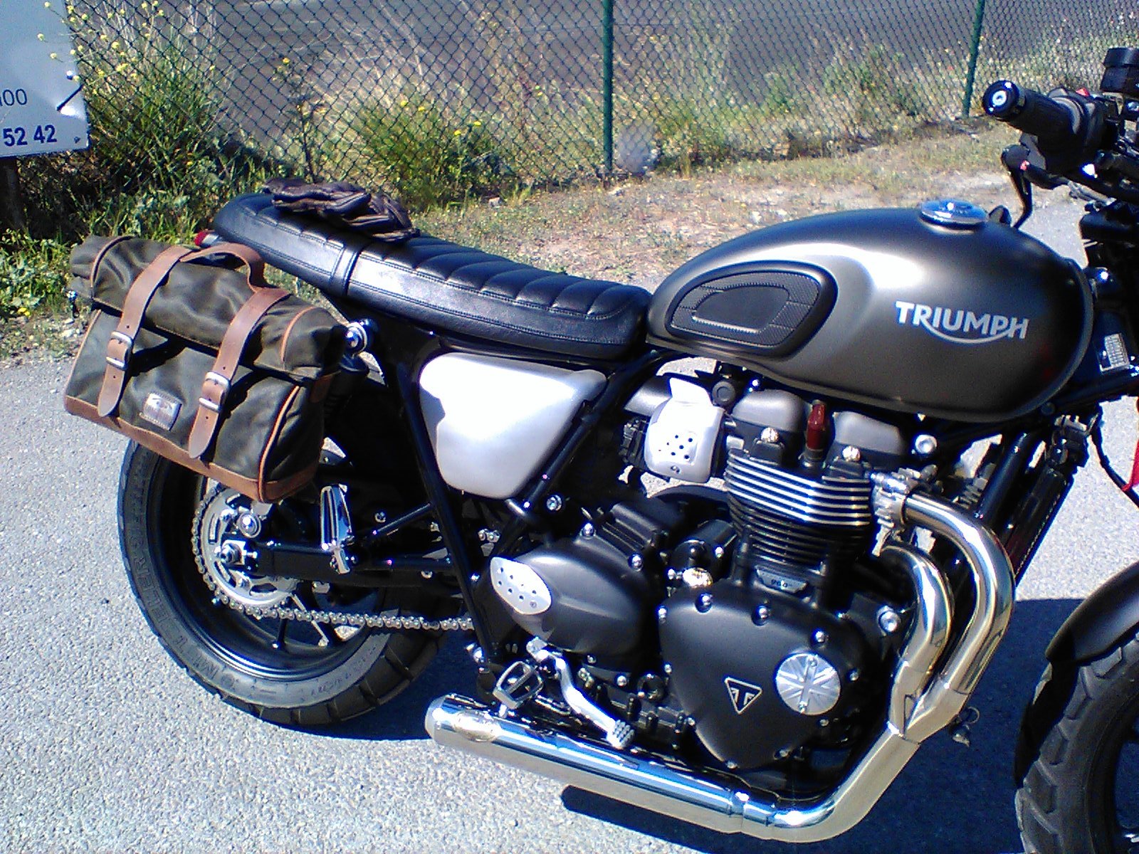 Cool saddlebag for Street Twin 2020.