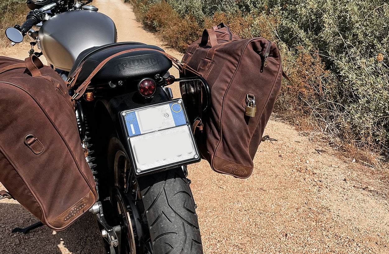 How to attach saddlebags on Thruxton moto.