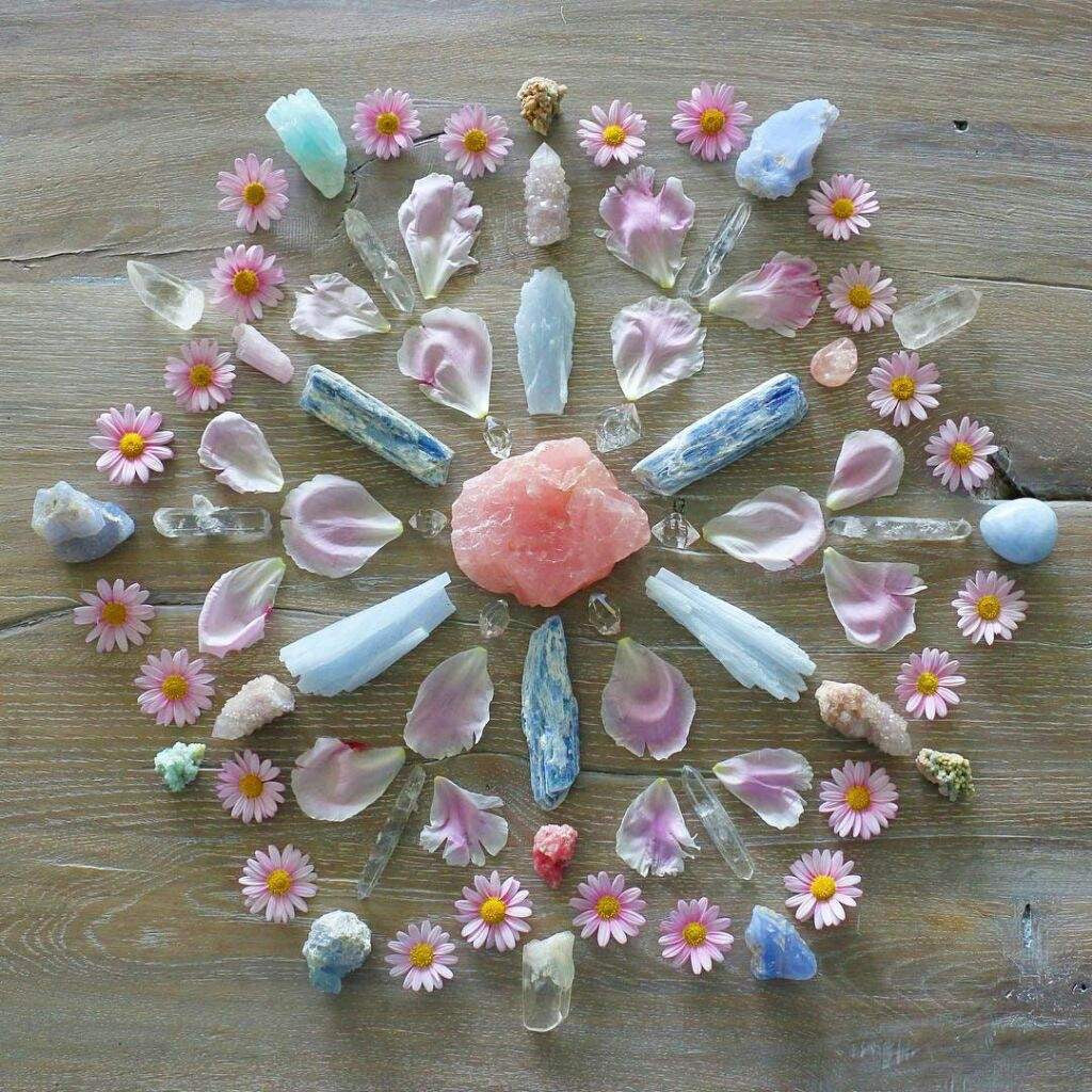 Crystal Grids – Crystals and Pearls Australia