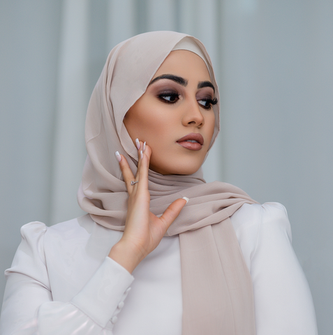is wearing hijab and makeup a contradiction
