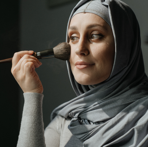 can muslim women wear makeup