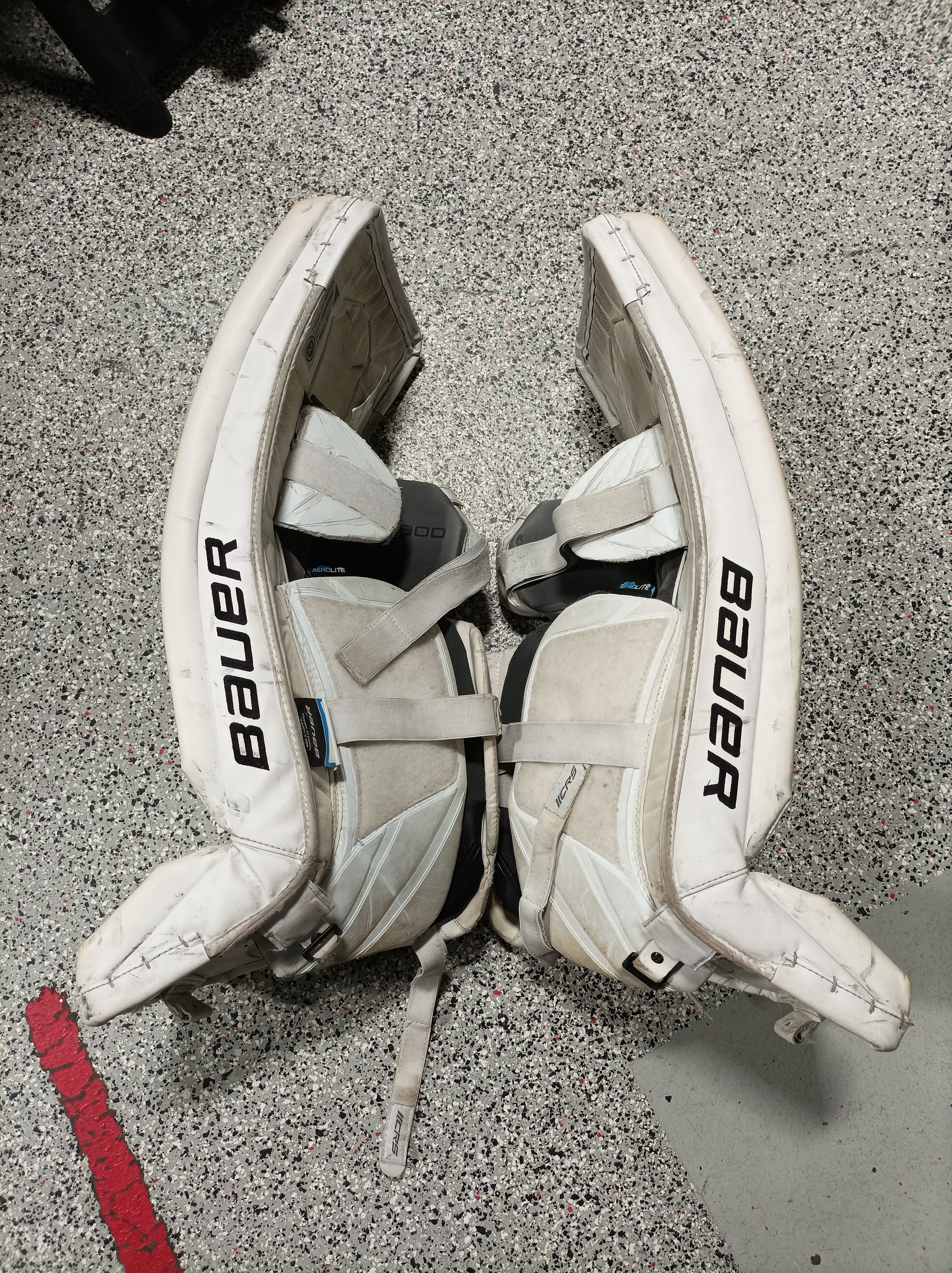 Bauer X900 Goalie Leg Pads Int Med Wht