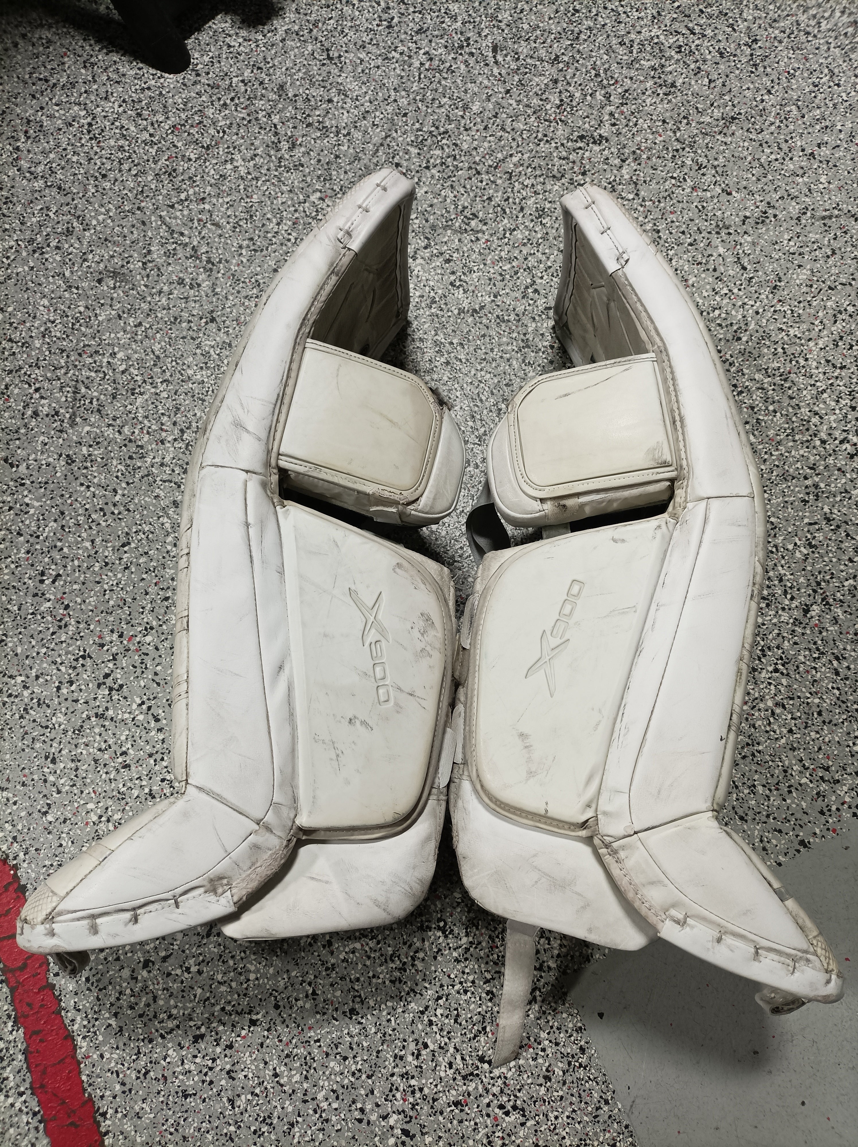 Bauer X900 Goalie Leg Pads Int Med Wht