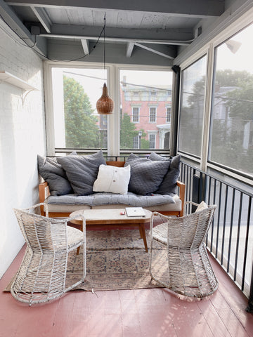 daybed with large pillows