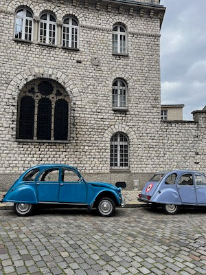 retro cars in Paris