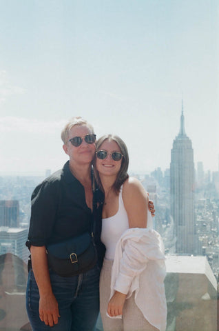 women with empire state building
