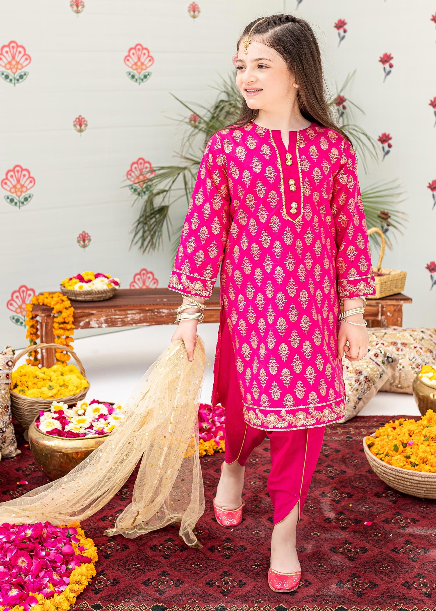 Kurta sales shalwar girl