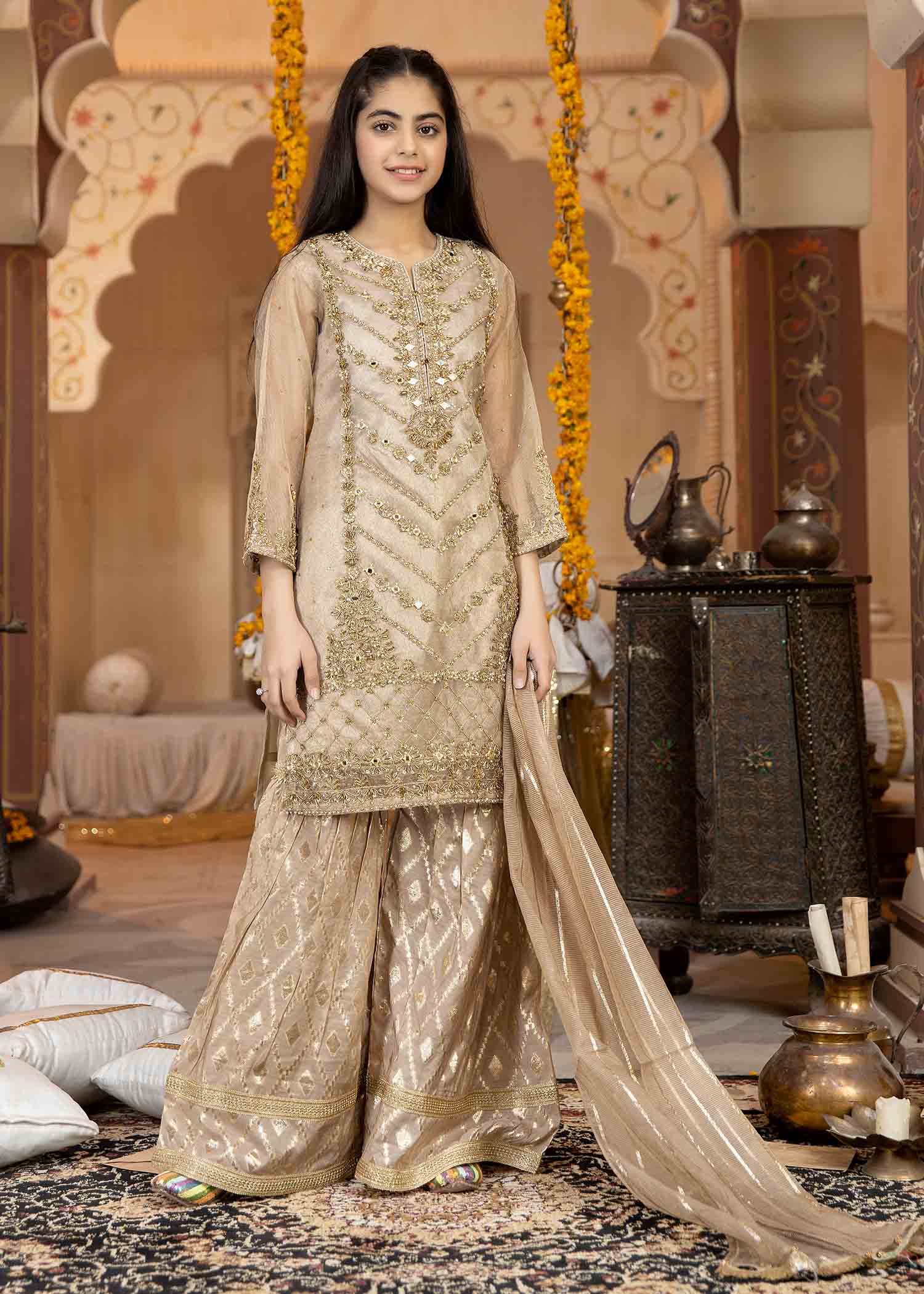 Akbar Aslam - Women's Luxury Dresses