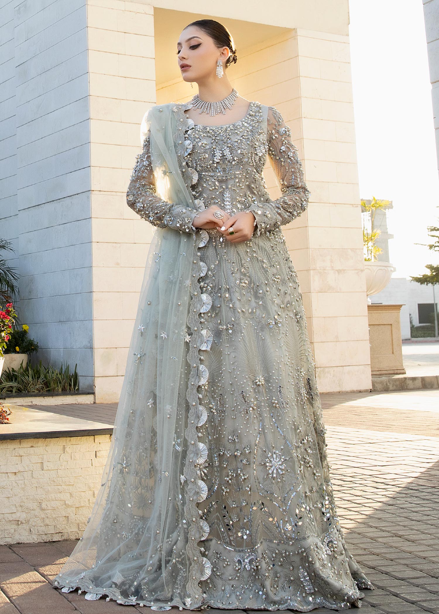 Swoon-Worthy Red-Golden Pakistani Bridal Gowns That Are A Perfect 10/10 |  WedMePlz