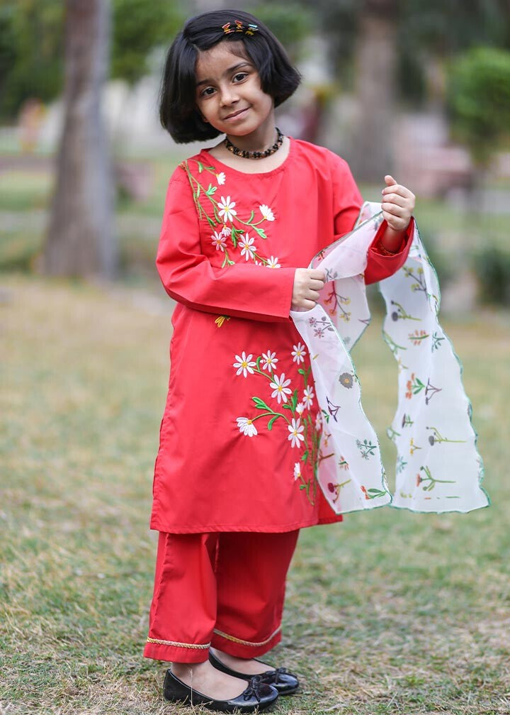 Trang phục đỏ DAISY thể hiện sự tươi trẻ và năng động. Hãy dành thời gian để xem hình ảnh những bộ đồ đỏ tuyệt đẹp từ DAISY để truyền cảm hứng và sự tự tin.