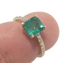 1.16ct Emerald Ring with Diamonds set in 14kt Yellow Gold