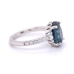 4.07ct IGI Certified Sapphire Ring set with Diamonds in 18kt White Gold