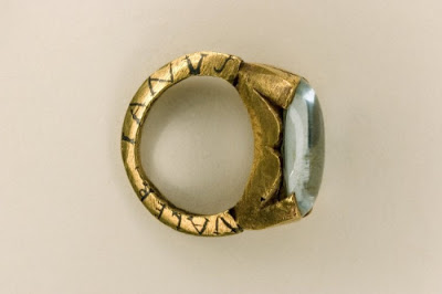 An gold and aquamarine betrothal ring inscribed with the names “Valerianus” and “Paterna”