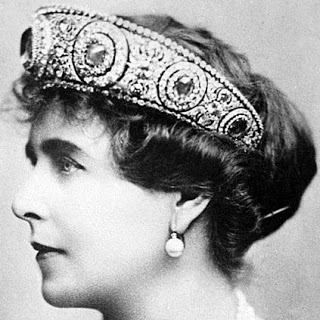 Queen Marie wearing the Sapphire Kokoshnik tiara