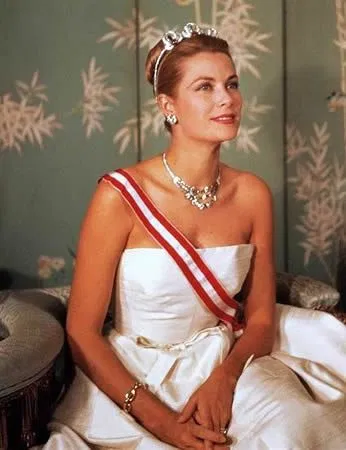 Grace Kelly wearing the Bain de Mer Tiara