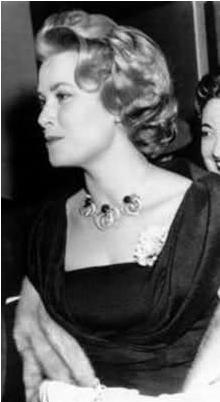 Grace kelly wearing the Ban de Mer Tiara as a necklace