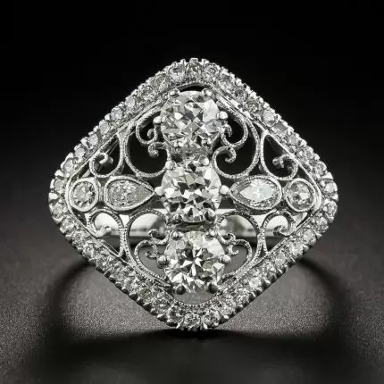 A platinum and diamond ring from the Edwardian period; Image: Lang Antiques