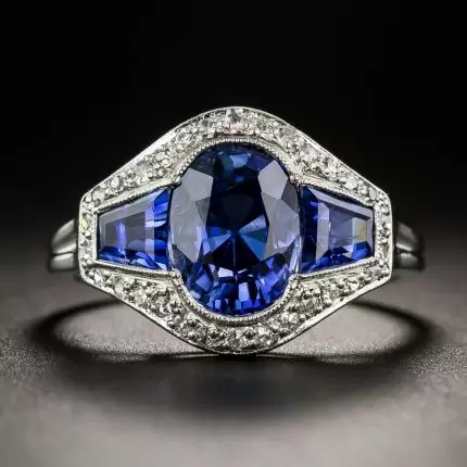 A sapphire and diamond ring crafted in platinum from the Art Deco period; Image: Lang Antiques