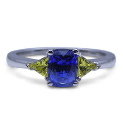 1.25 ct Cushion Blue IGI Certified Sapphire and Yellow Diamond Ring Set in 14kt White Gold