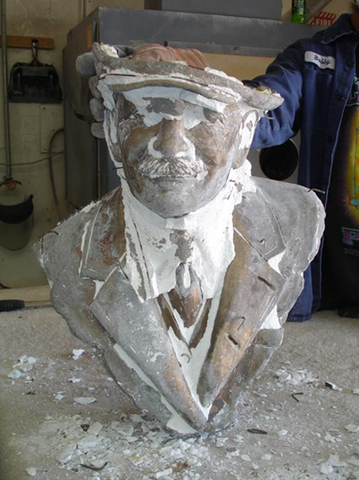 A bronze cast of a statue is broken free from its shell (remaining pieces of partially attached shell can be seen in some areas); Image: Bronze Services of Loveland