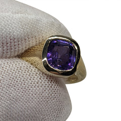 Purple Sapphire Ring set in 18kt Yellow Gold