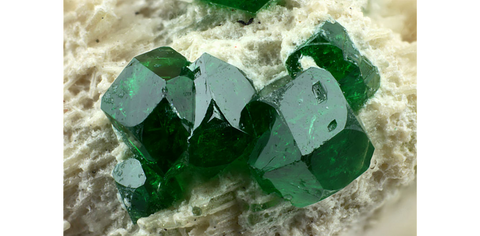 Chromian grossular garnet crystals on matrix from the Jeffrey Mine of Quebec, Canada. Image: Mindat/ Chinellato Matteo