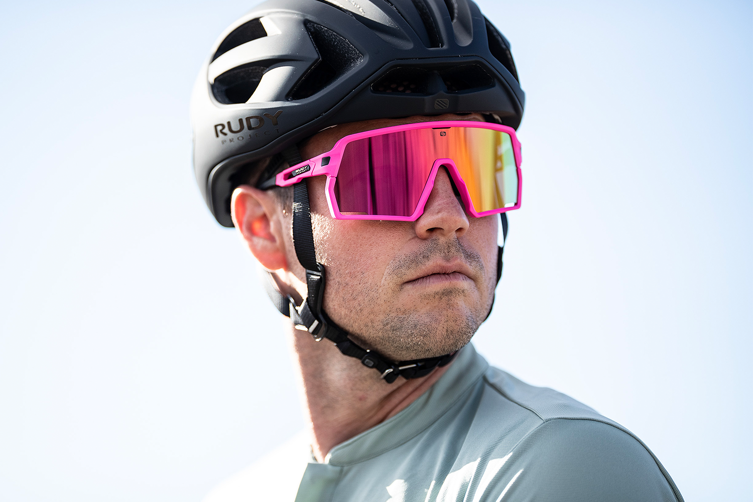 Mountaineering Sunglasses: Essential Gear for Peak Performance and Pro