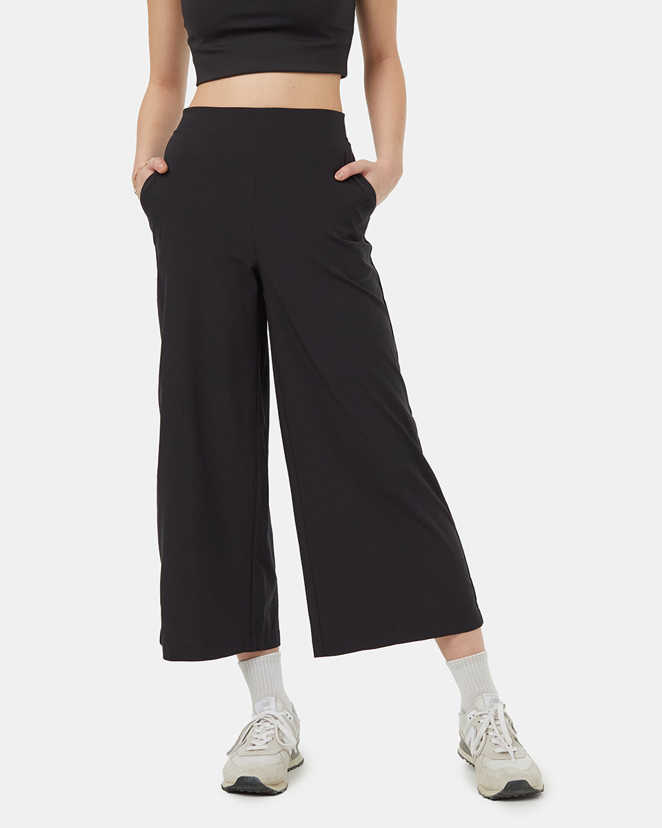 https://cdn.shopify.com/s/files/1/2341/3995/products/Black-Sustainable-Recycled-Polyester-Cropped-Pant-TCW4811-0164_2.jpg?v=1682997857
