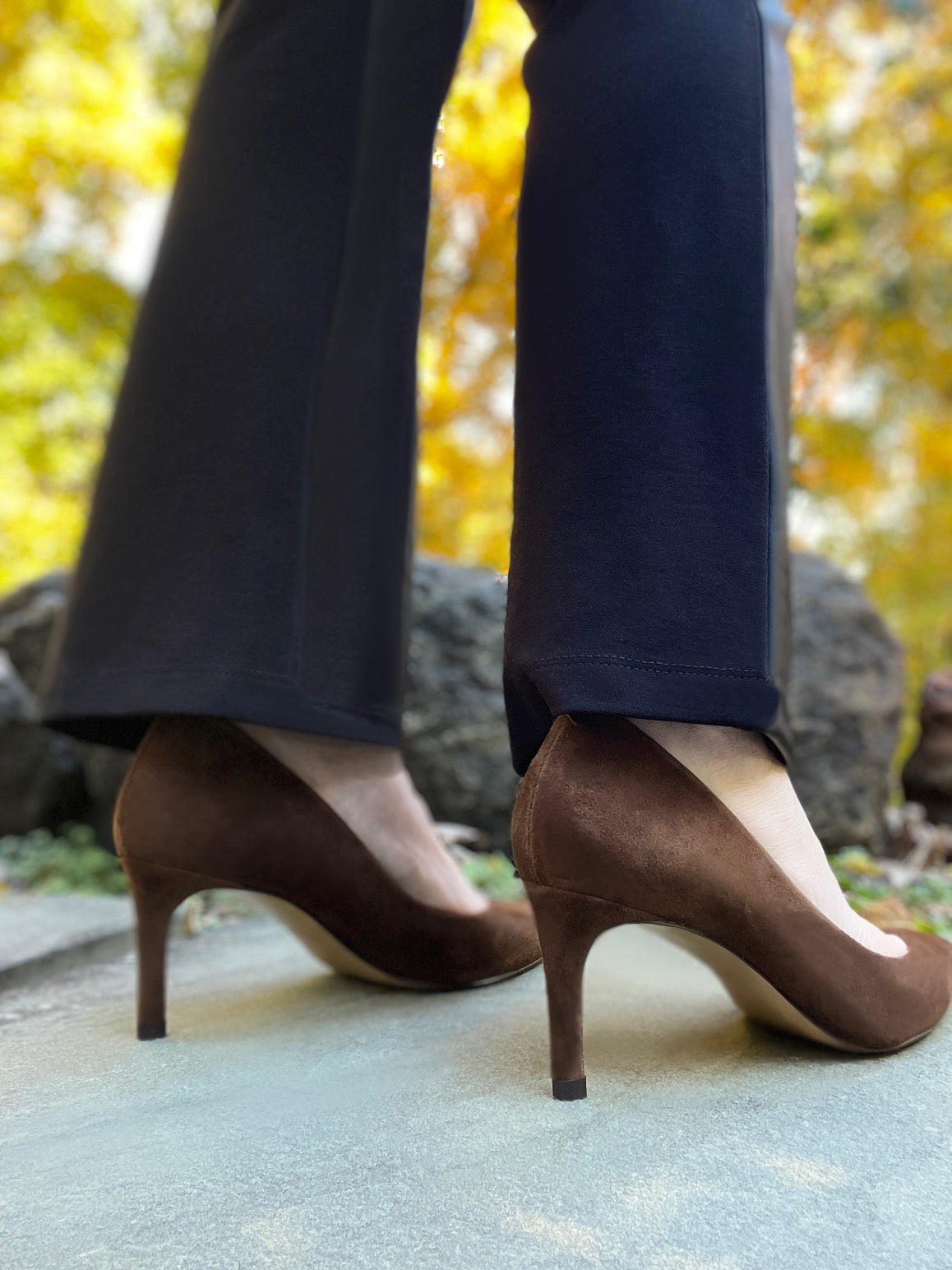 The arch support on this pointy-toe mid heel pump is just AMAZING!