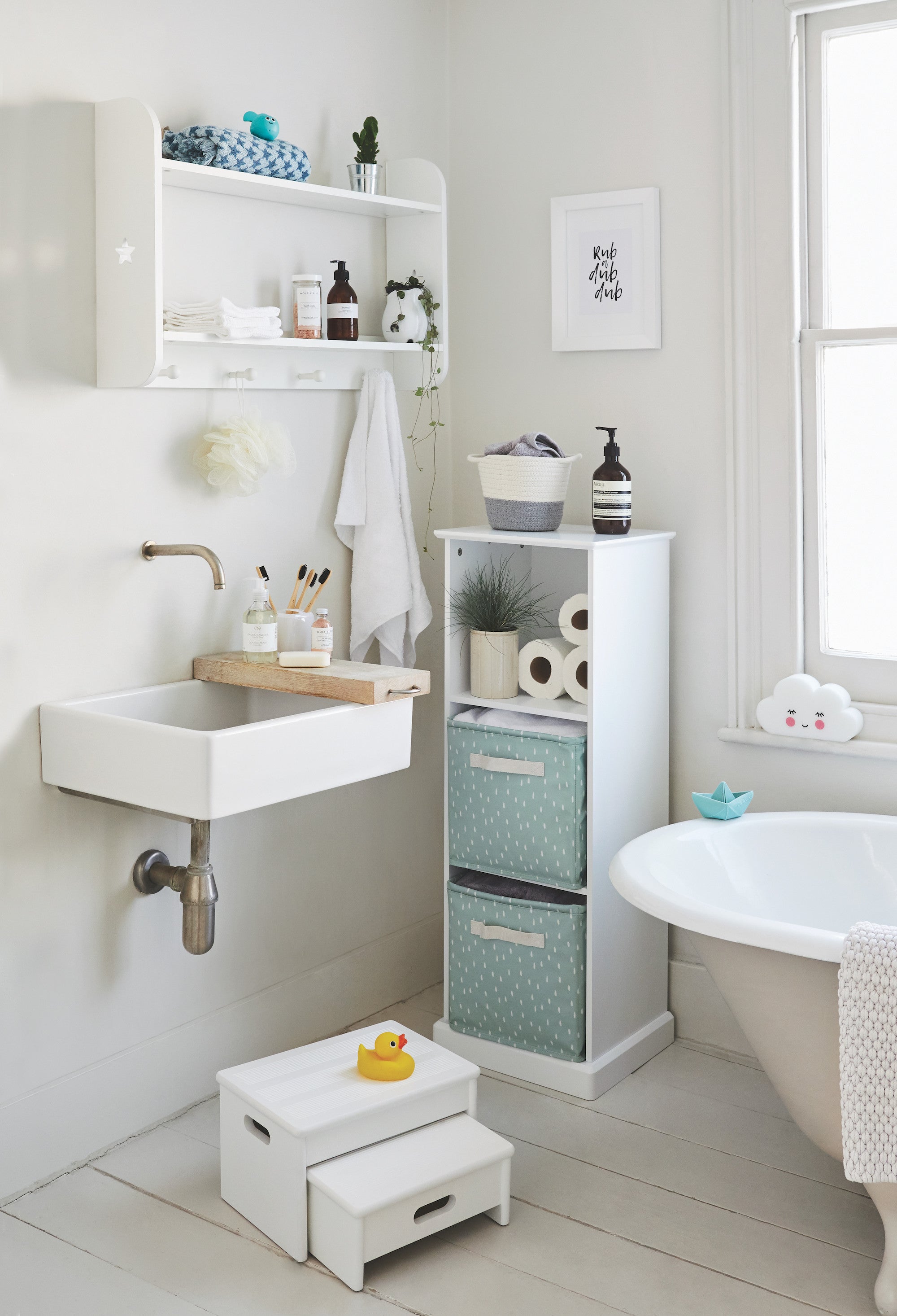 Storage hacks for a small bathroom - IKEA