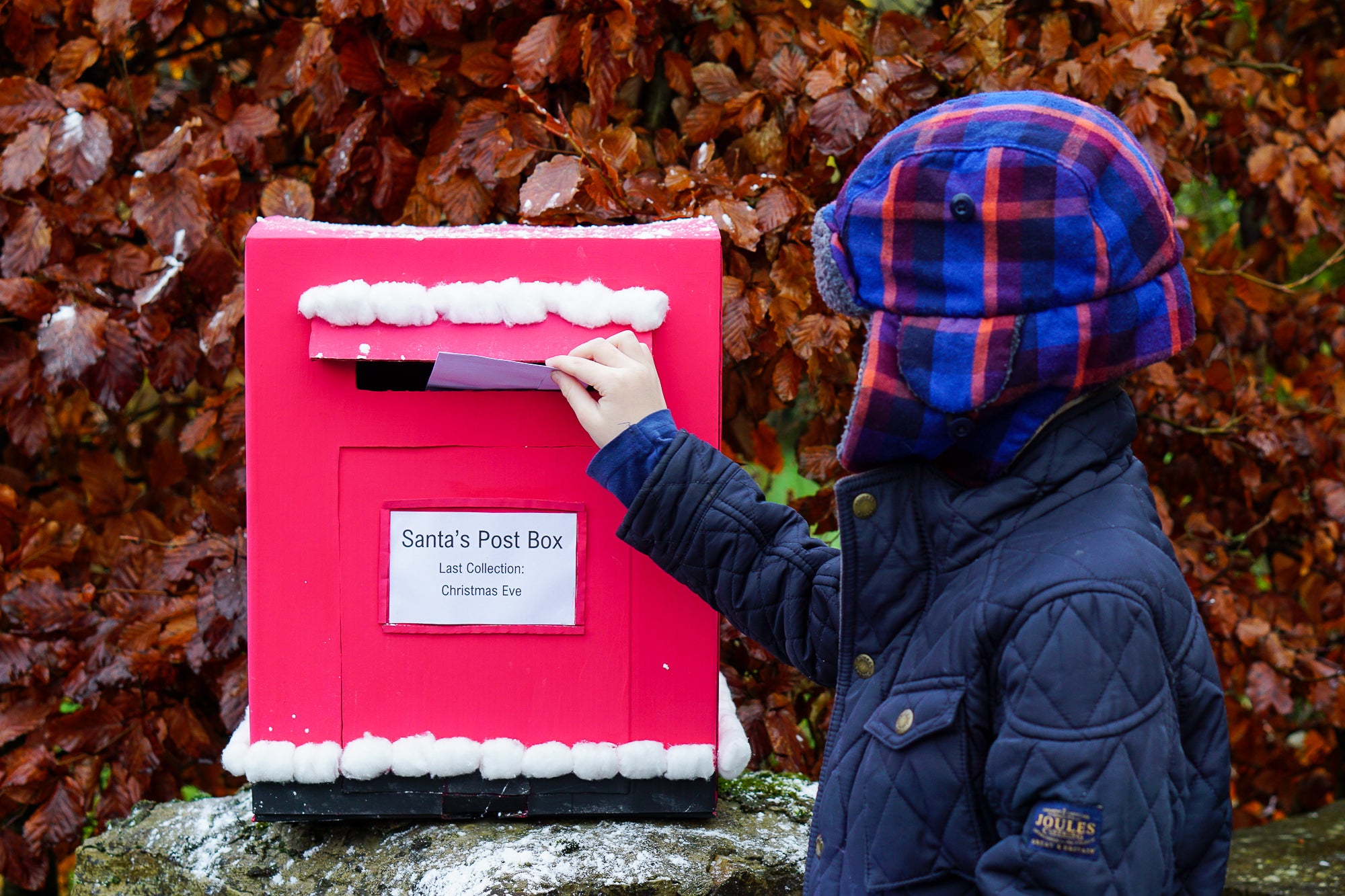 Make your own great little Christmas post box