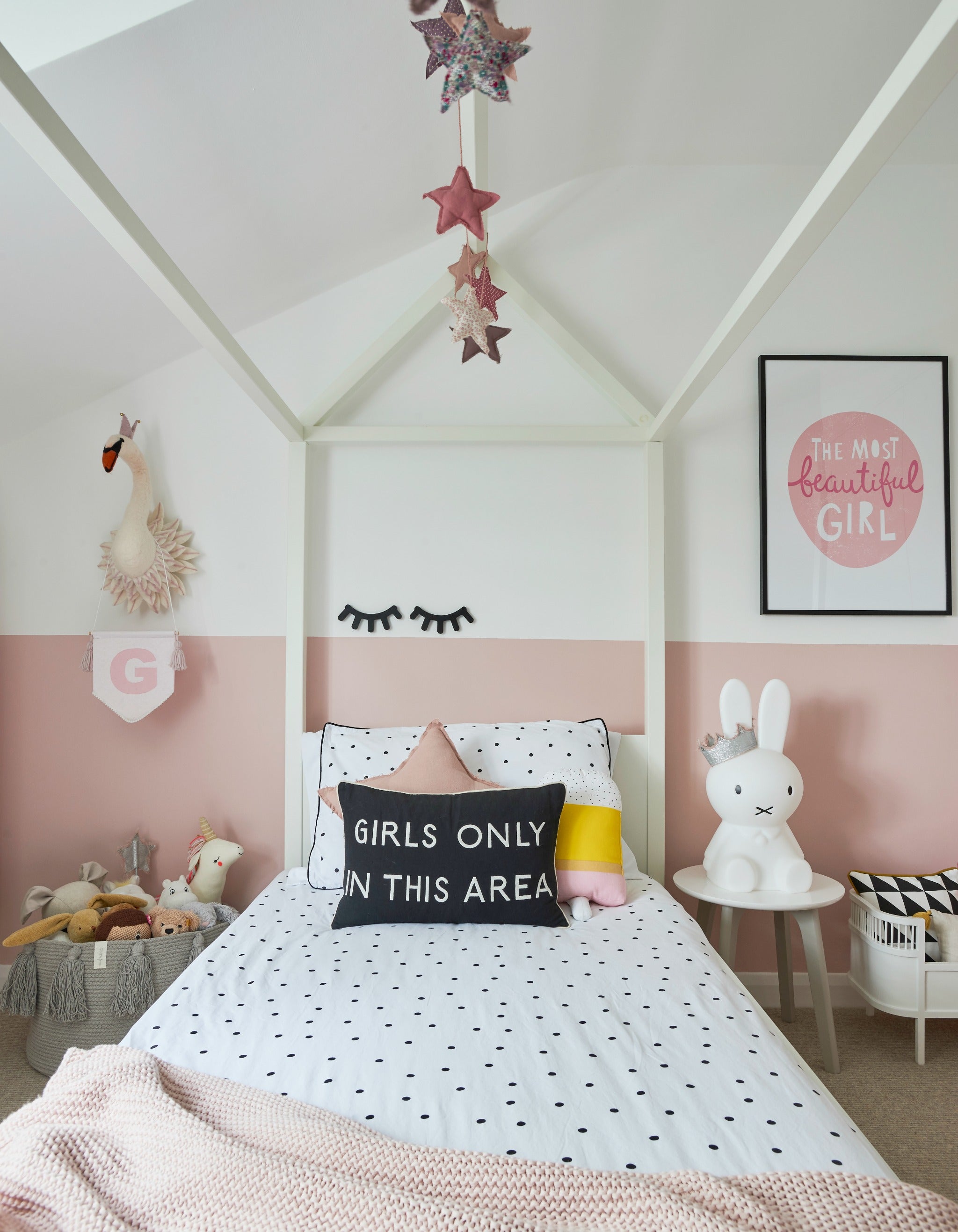 girls pink bedroom