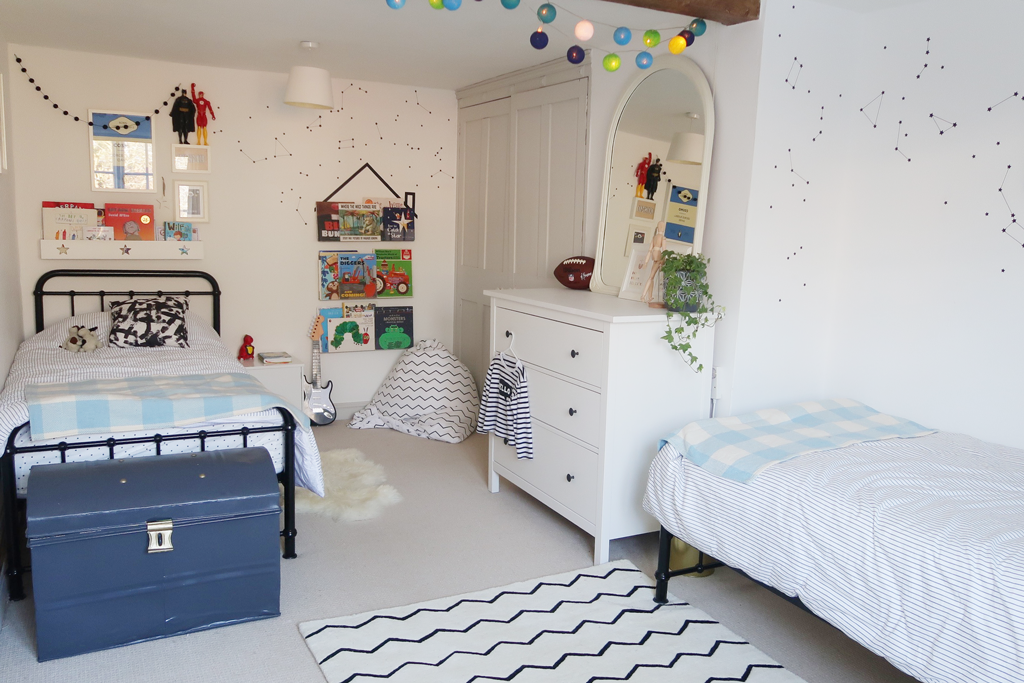 twin boys bedroom