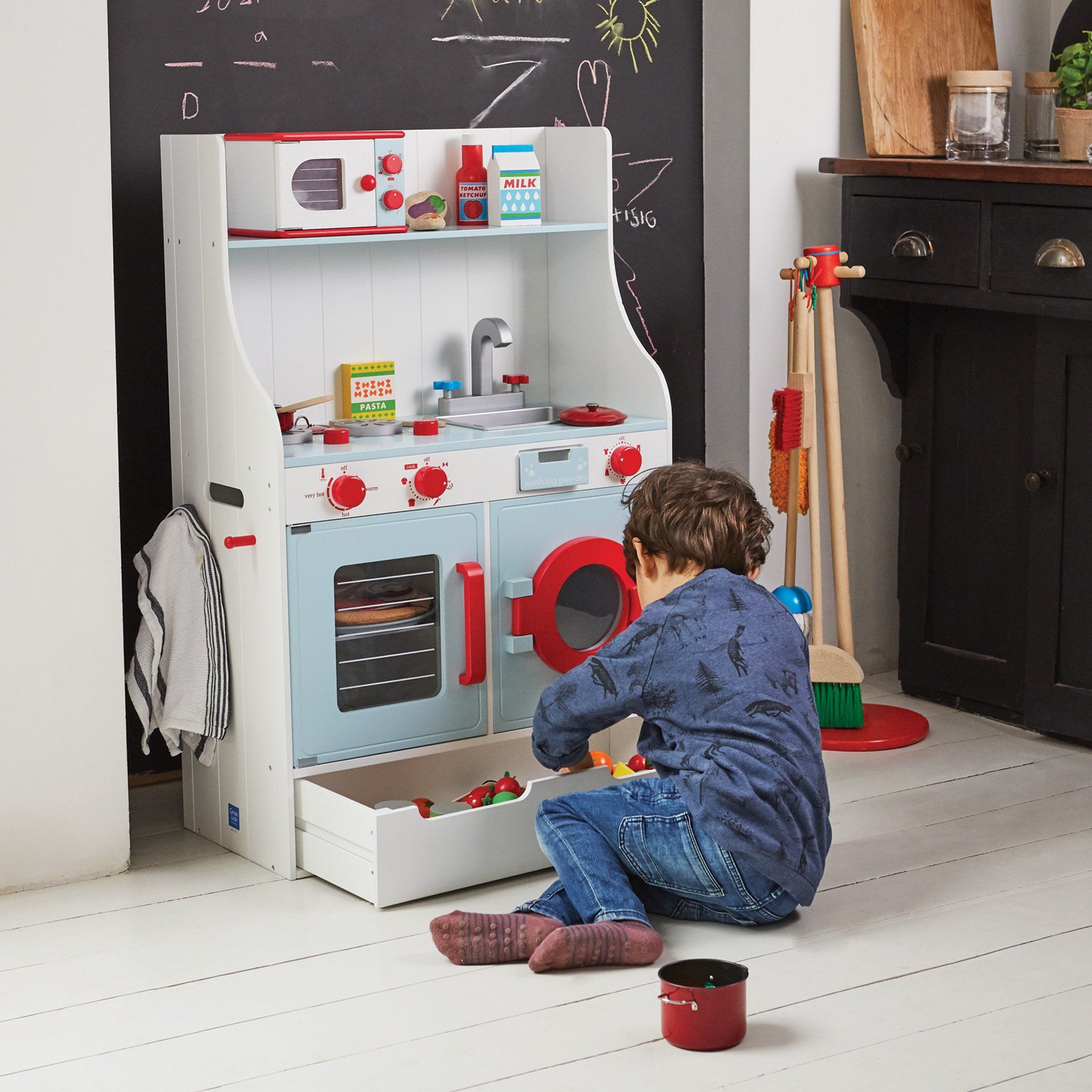 toy kitchen with washing machine