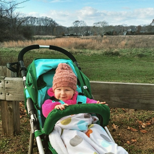 Bumbleride Indie in Sea Grass in field