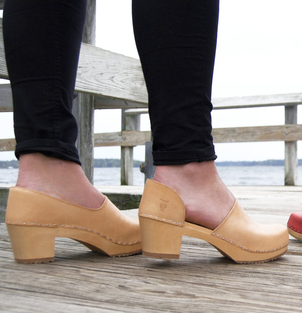 women's clogs and mules with arch support