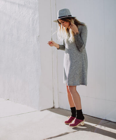 How to Wear Clogs with Socks and Skinny 