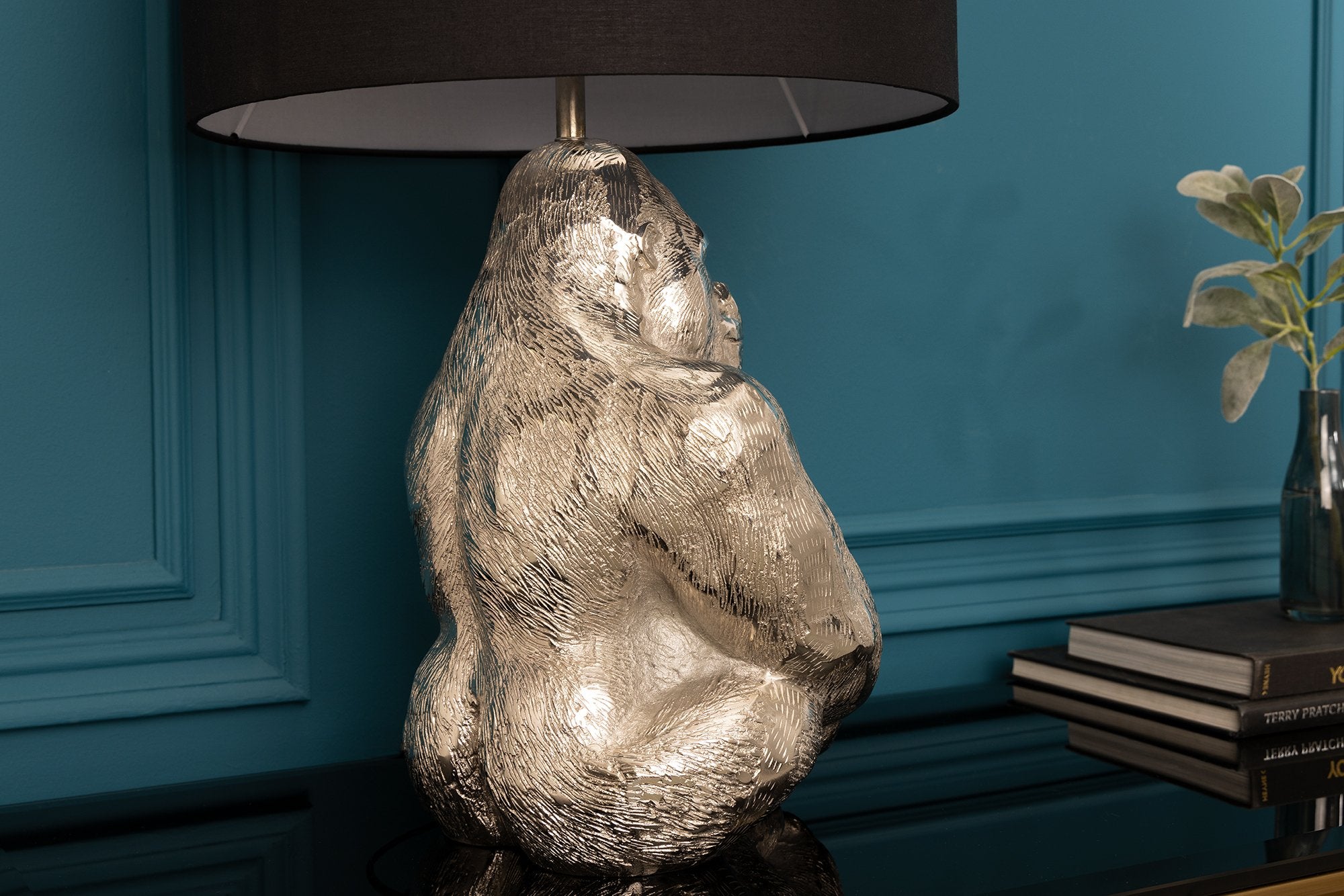 Invicta gorilla ezüst alumínium asztali lámpa