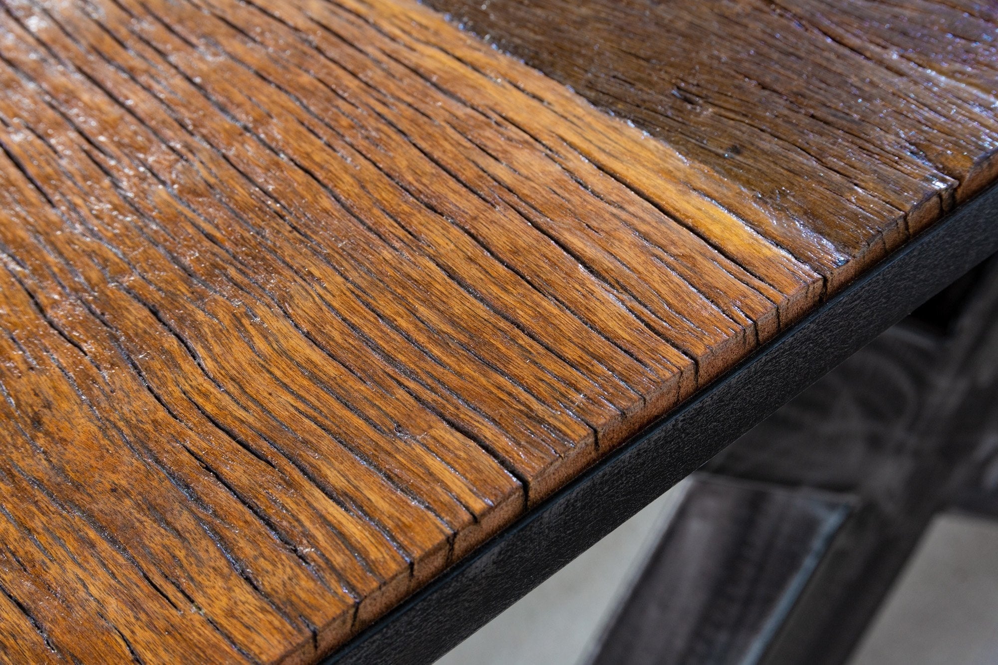 Invicta BARRACUDA barna újrahasznosított fa étkezőasztal