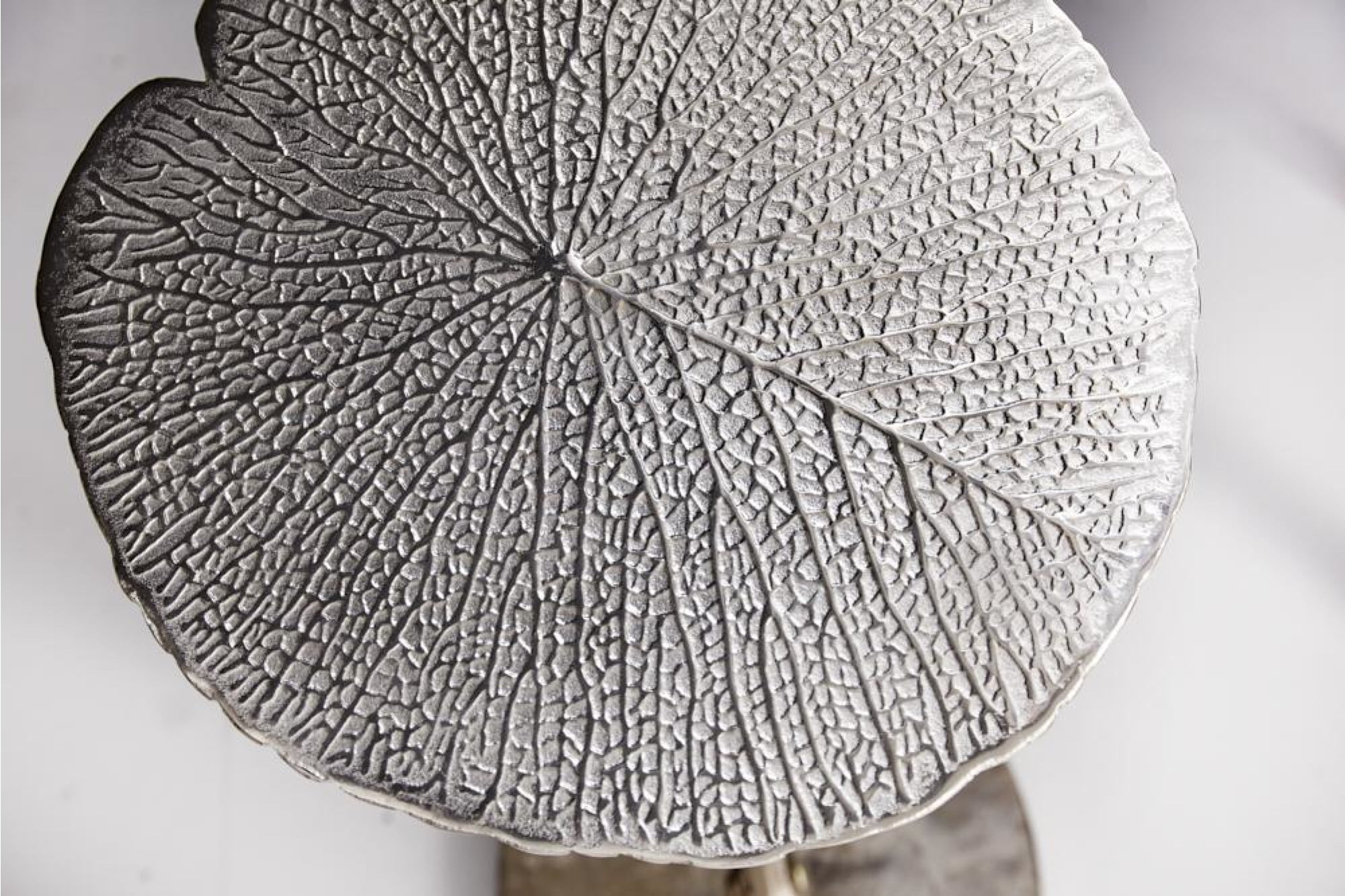 Invicta leaf ezüst alumínium lerakóasztal