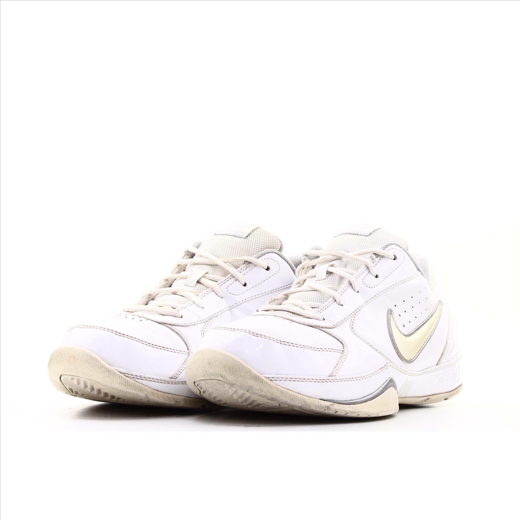 nike air court leader low