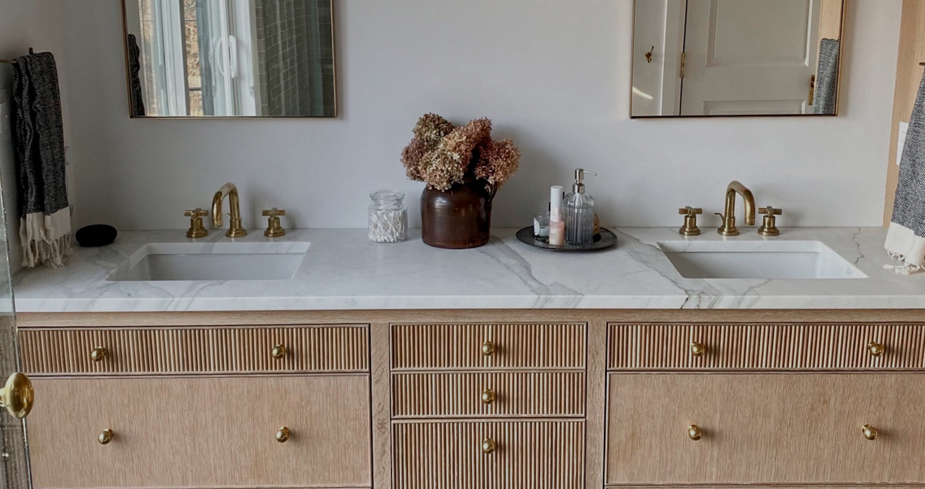 How Pull Out Drawers Will Keep Your Bathrooms Organized in 2021 – Docking  Drawer